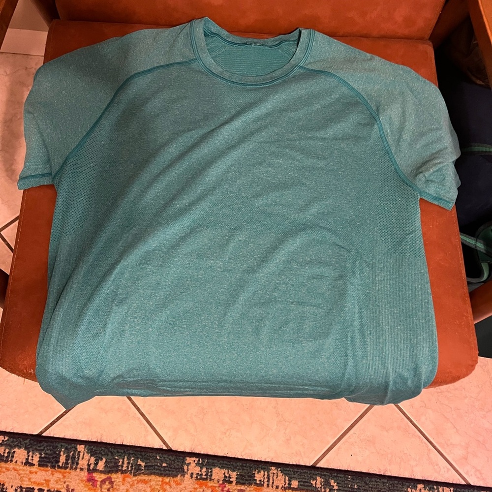 4 Large Lululemon Men’s Shirts - Metal Vent Tech - Like New!